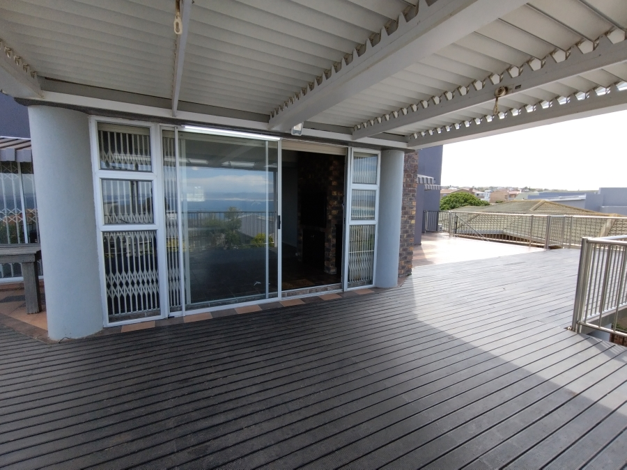 7 Bedroom Property for Sale in Wavecrest Eastern Cape